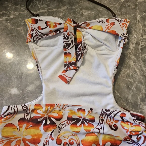 Bathing suit - Picture 2 of 2